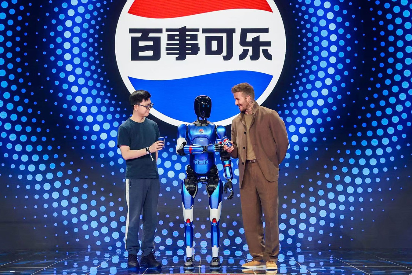 银河集团(galaxy)机器人携手百事中国共创“百事蓝宝” 共燃渴望新章